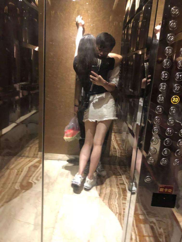 把妹追女生聊天实战-蜜桃臀VS脏辫妹——俩女深夜为我争风吃醋,我该带谁走? 把妹追女生聊天实战-蜜桃臀VS脏辫妹——俩女深夜为我争风吃醋,我该带谁走?