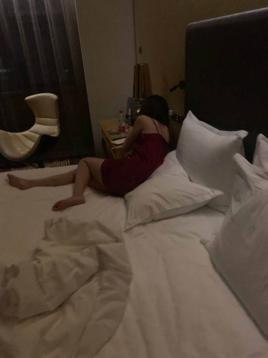 追女生聊天技巧案例-深夜“不为人知”负距离接触公司高层女总裁