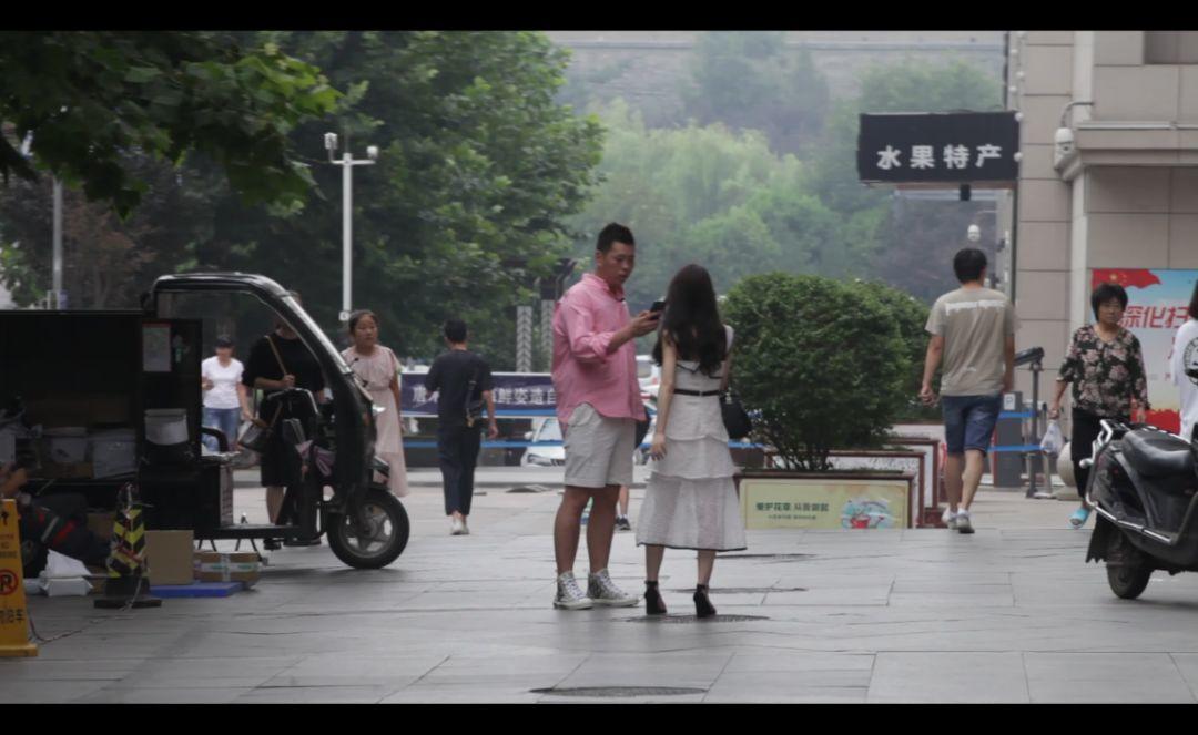 追女生约会实战聊天案例-深夜，混进女友的别墅中，才发现我们才认识不到一天。