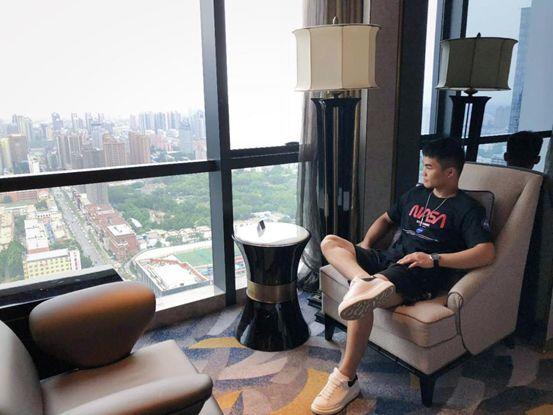 追女生聊天技巧案例-他用了七天认识了全郑州的所有正妹