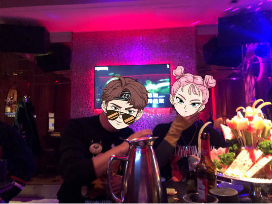 追女生聊天技巧案例-当了10年“舔狗”的他，刚来成都，就被女生强吻了