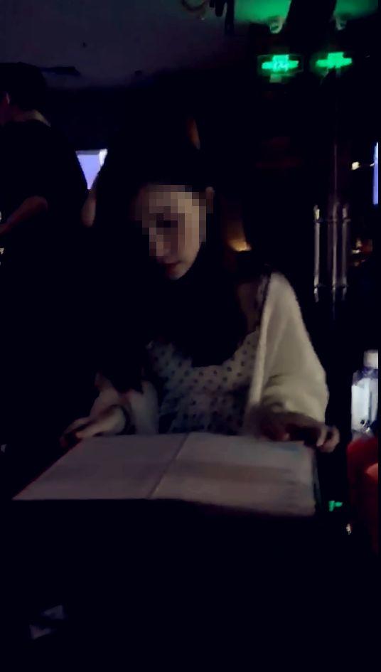 微信把妹聊天实战案例-为了报复前男友，抖音主播半夜带我去她家！-撩妹世界|免费书籍在线阅读