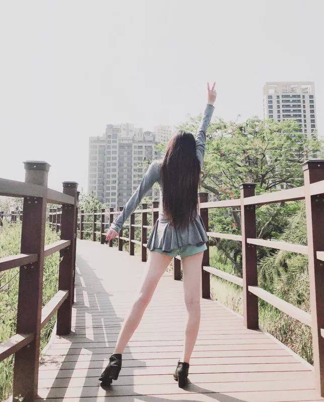 追女生实战约会技巧案例-闺蜜三人开着AMG C63想要灌醉我，结果被反杀