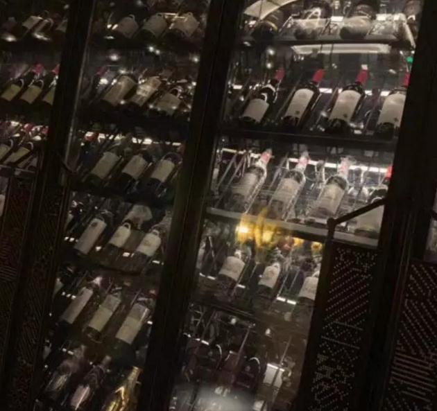 追女生聊天实战恋爱案例:闺蜜满分日记(上):眼看又搬来一箱酒,谁才是最终的猎物? 追女生聊天实战恋爱案例:闺蜜满分日记(上):眼看又搬来一箱酒,谁才是最终的猎物?