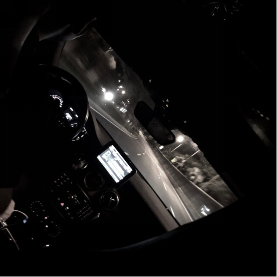 追女生实战约会技巧案例-闺蜜三人开着AMG C63想要灌醉我，结果被反杀