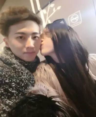 把妹实战聊天案例：我的长腿PAO友 竟然背着我……