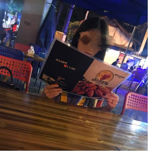 把妹实战案例：约妹子吃夜宵，结果却吃到了我家床上