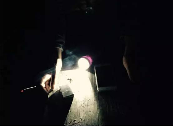 把妹泡妞案例-她知道自己迟早会死，所以活得恬不知耻