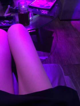 把妹泡妞聊天案例-野猫美少女说：“我要给你舔脚”-撩妹世界|免费书籍在线阅读