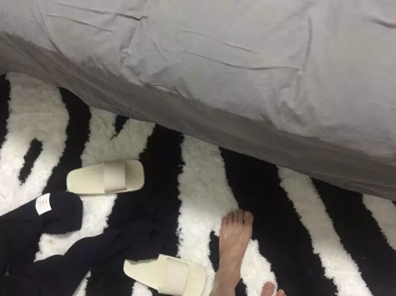 把妹泡妞案例-干完三瓶红酒，主播公司女总裁竟把她家的钥匙给了我