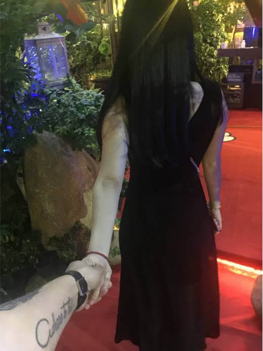 把妹案例-我谈了新女朋友,搭讪她时她正在舞台的中央跳舞,所有的男人都在看她! 把妹案例-我谈了新女朋友,搭讪她时她正在舞台的中央跳舞,所有的男人都在看她!