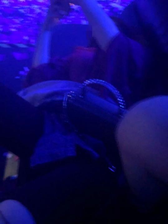 追女生约会案例-爱蹦迪的女老师，见面4句话就跟我回了家…….