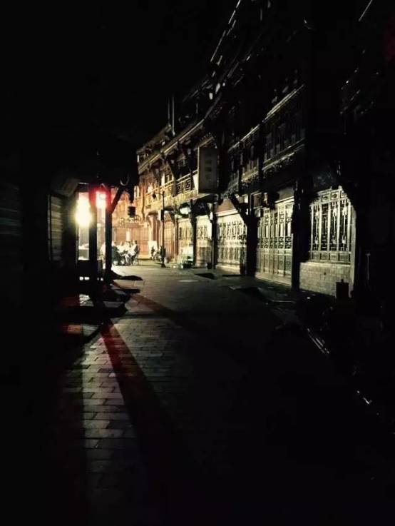 把妹泡妞案例-她知道自己迟早会死，所以活得恬不知耻