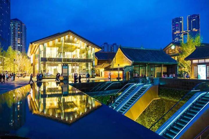 和女生约会气氛降至冰点,看我终极逆转案例!绝美夜色下与她相拥。 和女生约会气氛降至冰点,看我终极逆转案例!绝美夜色下与她相拥。