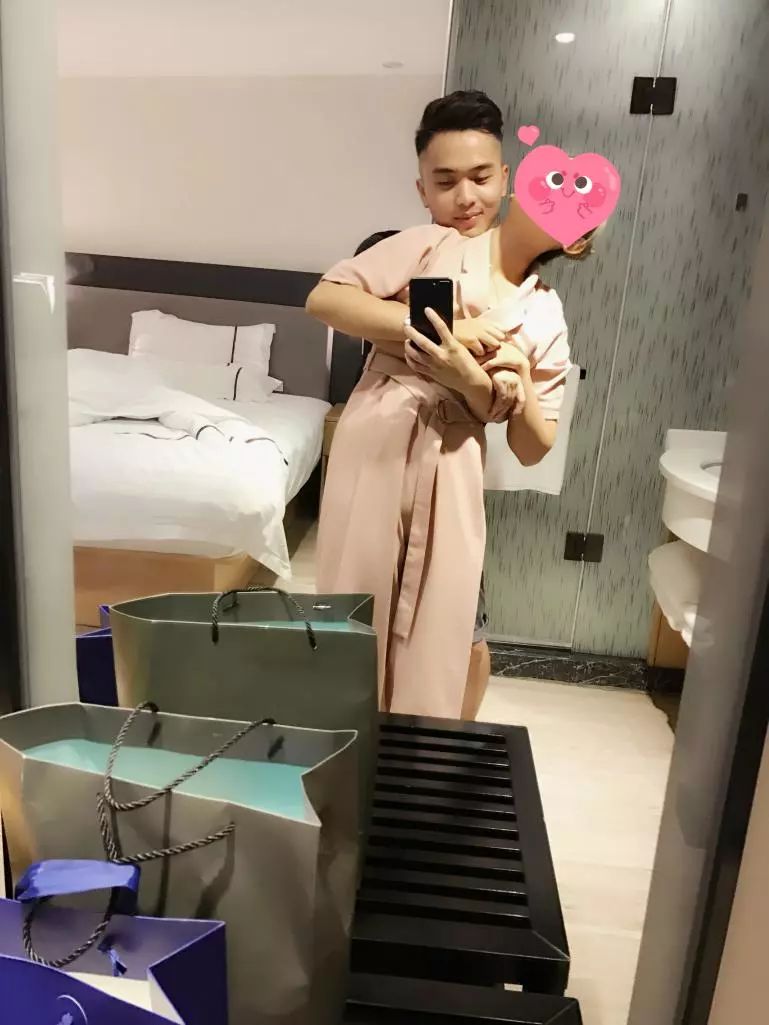 把妹泡妞约会案例-我把“罪恶之手”伸进清纯校花的胸怀